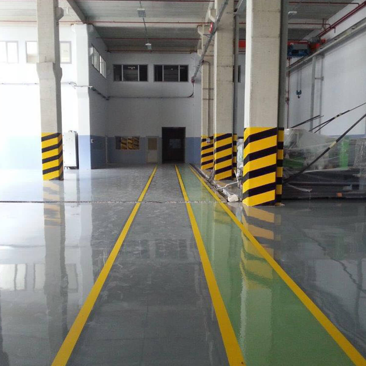Self leveling epoxy floor